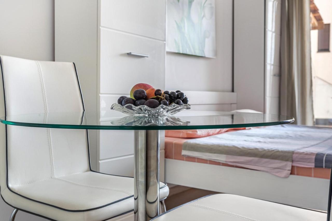 Apartments Beatrice Рафаїловичі Екстер'єр фото